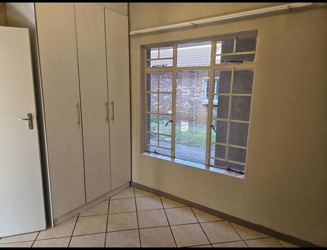 2 BEDROOM PROPERTY TO RENT IN MONAVONI